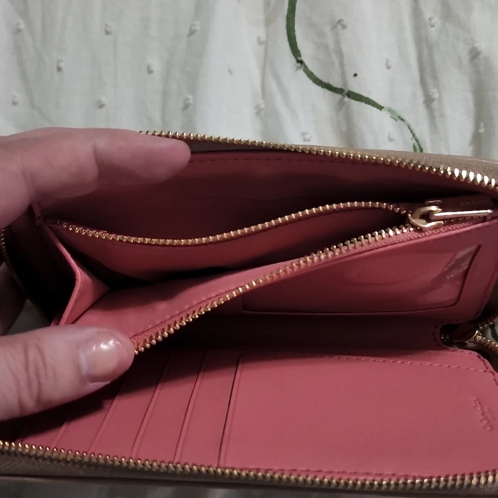 Wallet - Picture 4 of 4